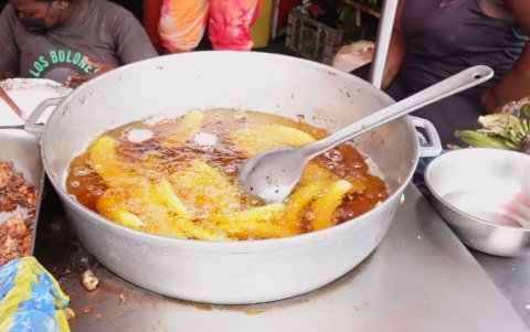 Su trabajo requiere de mucho esfuerzo como pasar de pie la mayor parte del día y exponerse a posibles quemaduras.