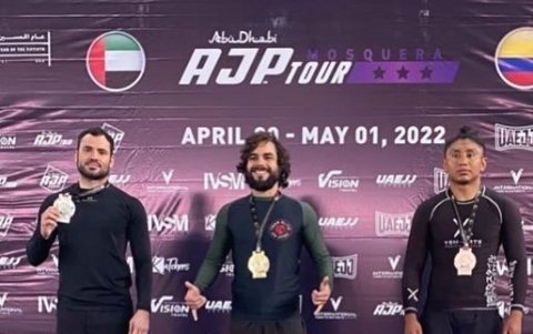 Tras ganar dos luchas, Diego Ordoñez se colgó la medalla de oro de la categoría hasta 69kg.