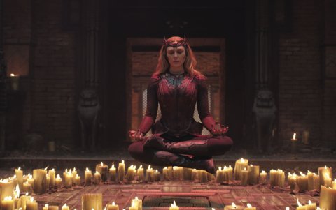 Elizabeth Olsen como Wanda Maximoff.