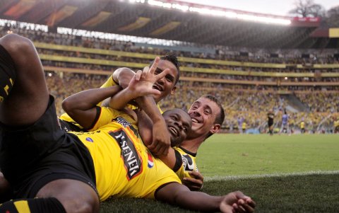 Díaz, Mina y Arroyo fueron determinantes para el primer 5-0 de los amarillos.