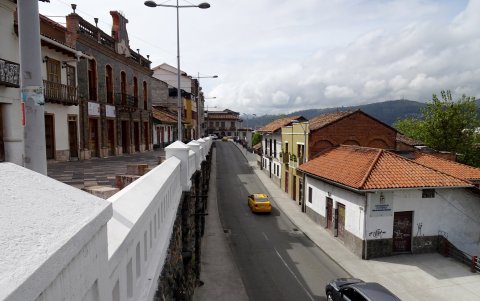 Arquitectura. El edificio, en cuya fachada se halla el distintivo de una lira, fue restaurado en 2018, y destinado a actividades musicales y culturales.