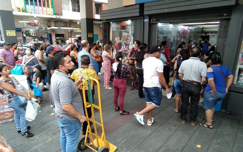 Retorno. Los locales de venta de útiles escolares también se abarrotaron este semana, como sucedía hace tres años, antes de la pandemia.