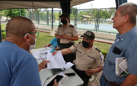 Los líderes barriales de Puerto Azul gestionaron la instalación del botón de pánico