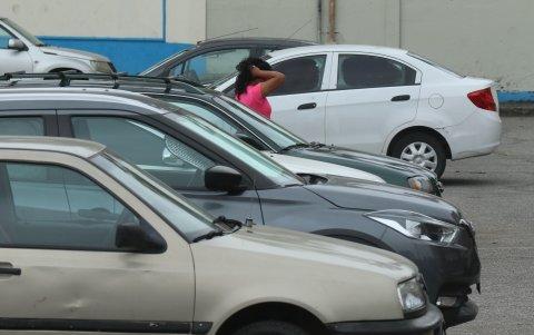 De los estacionamientos de Sauces y la Alborada diariamente se produce el robo de vehículos y accesorios, según un reporte de la Policía Nacional