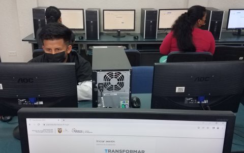 La prueba Transformar, que es parte del proceso de ingreso a la educación superior,  la organiza y aplica la Senescyt.