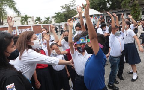 En la unidad educativa hubo una fiesta esta mañana.