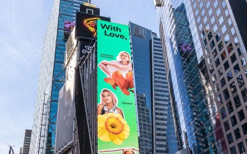 La figura de la artista en relieve, hace pocos días, en el emblemático Times Square