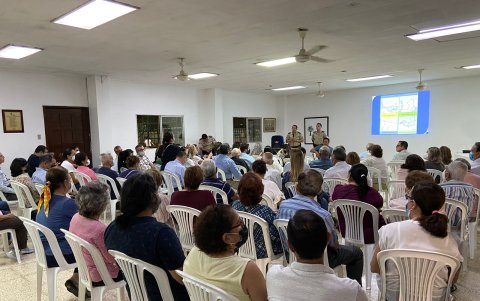 Encuentro. Más de 120 personas participaron en la asamblea.