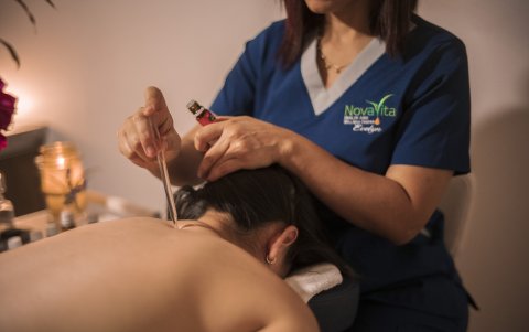 El uso de aceites esenciales puede ser tópico, comestible o por infusión.