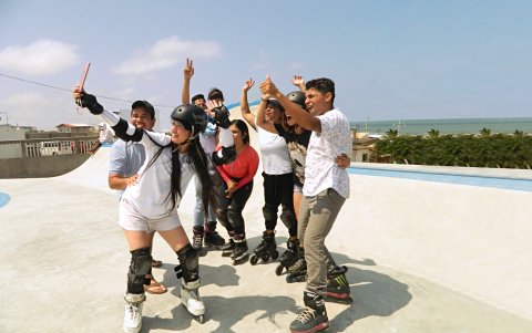 Este es el ambiente que se vive en Puerto Engabao ahora, sobre la pista