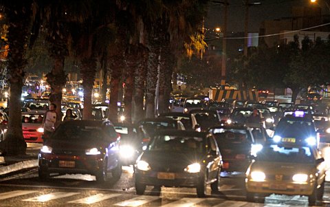 El tránsito vehicular se vuelve muy lento en la mayoría de avenidas principales de Guayaquil. Los trancones se vuelven muy comunes después de las 18:00.