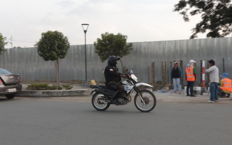 Apenas se vio a un motorizado circulando por la arteria, en la tarde.