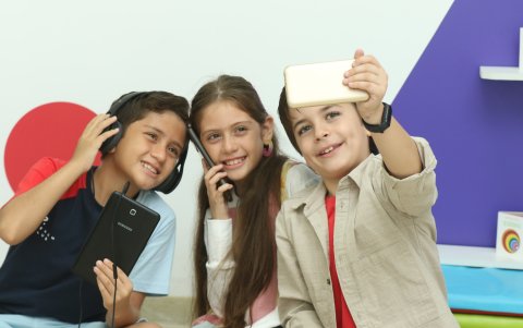 Los niños Alfa están permanentemente conectados.