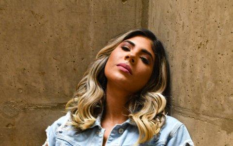 Prefiere usar ropa jeans.