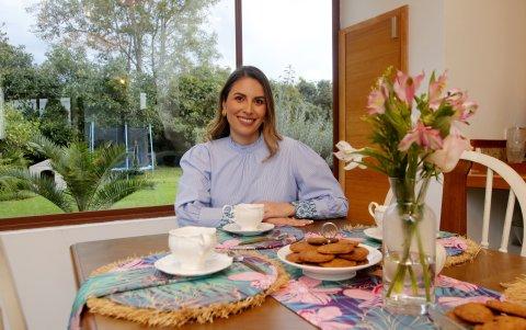 A sus 31 años, tiene una licenciatura en Artes Digitales Online y su primera tienda en un movido sector comercial de Quito.