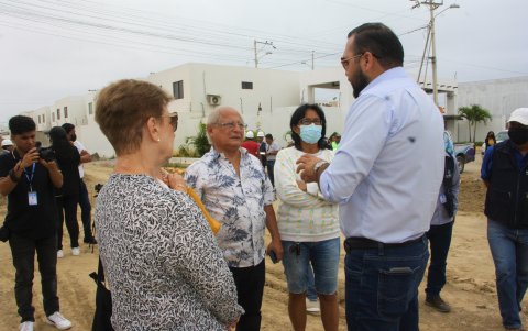 Instante en el que los residentes hacían sus pedidos a las autoridades.