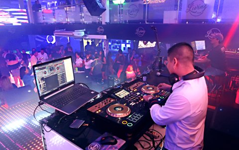 La buena música se escucha en las discotecas y bares