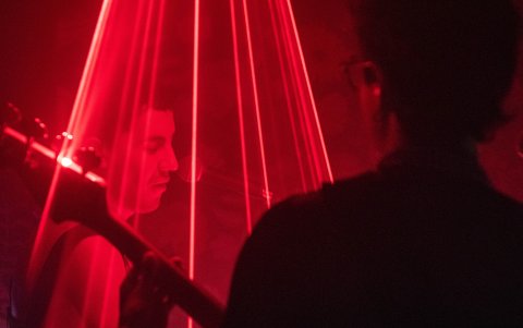 Nuevo estilo. Para esta nueva etapa de conciertos y lo que viene en su próximo álbum, prueban una estética más andrógina. El concepto, que trabajan en su mayoría con marcas nacionales, es manejado por Mateo Medina.