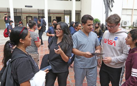 Los jóvenes aseguran que no hay miedo en dirigirse a los profesores, como en algunos casos, les hicieron creer.