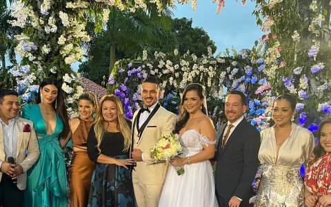 Los esposos con el equipo de 'En contacto'.