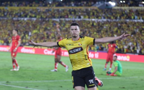 Carlos Rodríguez celebra el segundo gol de Barcelona.