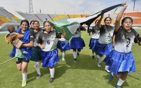 Las ganadoras corrieron emocionadas y esperan un nuevo torneo.