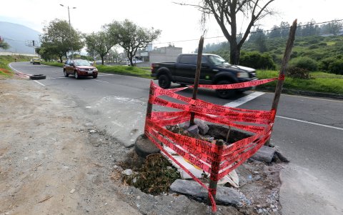 Más de dos semanas estuvo ese hueco en plena avenida Manuel Córdova Galarza.