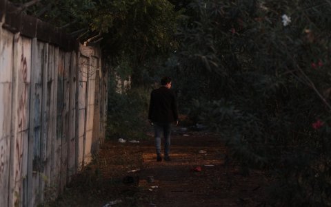 Las zonas se encuentran llenas de monte y a oscuras