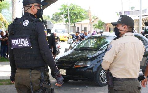 los elementos policiales investigan las muertes violentas