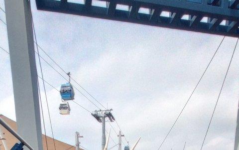 Uno de los puentes con piso de madera ya acusa graves daños. La Fundación dice que tiene un plan de reparación de esta y otras áreas