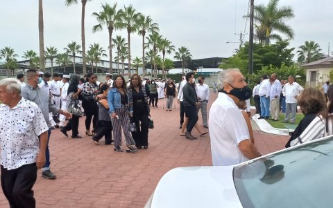 La presentadora de TC se quedó hasta el final en el sepelio de Hugo.