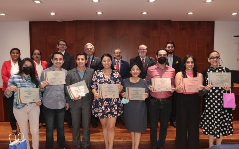Graduados. Siete alumnos recibieron diplomas luego de finalizar las clases del idioma italiano.