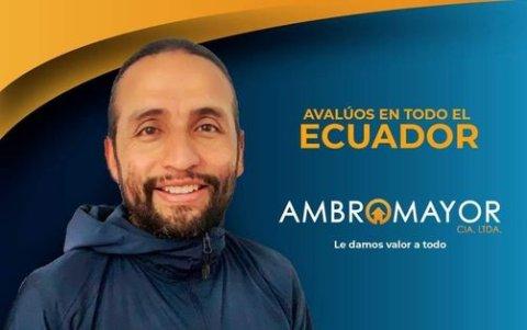 Este es uno de los carteles de Ambrossi promocionando su empresa en las redes sociales.