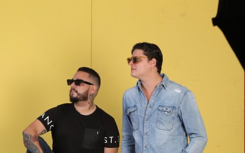 Juan con su hermano Danny.