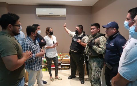 Al llegar las autoridades, los vecinos contaron los problemas