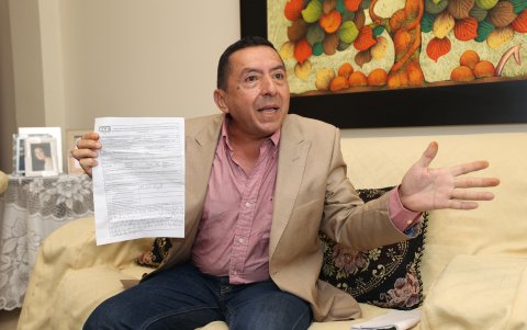 Documentos. El presidente señala que hay pérdidas en el gremio.