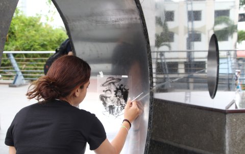 Consecuencia. Estudiantes de la Universidad de las Artes que acudieron a los talleres dijeron a EXPRESO que no tenían conocimiento de lo ocurrido. Debido a ello, tuvieron que continuar con sus actividades fuera del sitio.