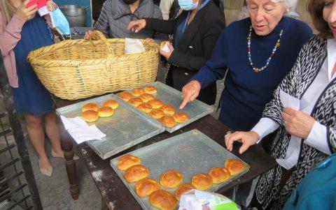 Una herencia. La preparación de las cholas en el taller de la familia Jaramillo González se remite a una receta muy antigua.