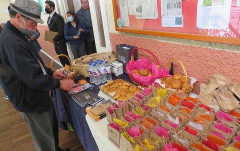 Oferta. En Guano, la venta de las cholas se ha vuelto toda una tradición.