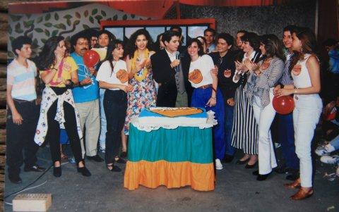 En el estudio de Ecuavisa junto a Xavier Pimentel y otros compañeros con quienes forjó una gran amistad.