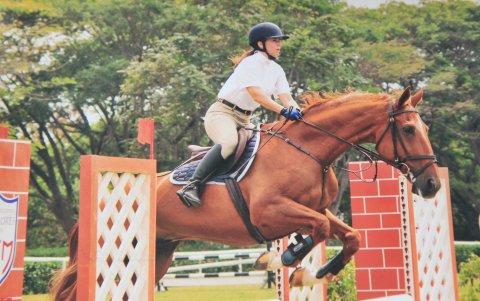 La equitación fue su deporte favorito. Lo practicaba a diario en el Country Club del Puerto Principal y ganó varias competencias de polo. En 2011 obtuvo la medalla de bronce en el campeonato provincial.