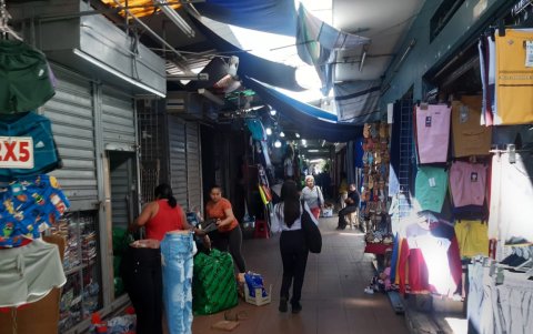 Luego de los incidentes de ayer, algunos locales se mantienen entre abiertos