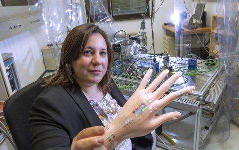 Avances. Anna Maria Coclite aparece con el material híbrido multisensorial ‘3 en 1’.