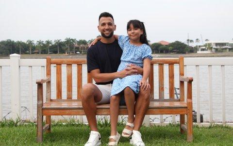 Aníbal y Lucía comparten un sinfín de actividades, desde jugar Play Station hasta leer juntos por las noches.