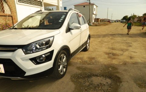 Los habitantes denuncian vivir solo con gripe y problemas respiratorios, generados por las nubes de polvo que los rodean. Y es que las calles, siguen siendo de tierra.