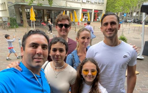 Pablo Campana junto a su esposa e hijos.