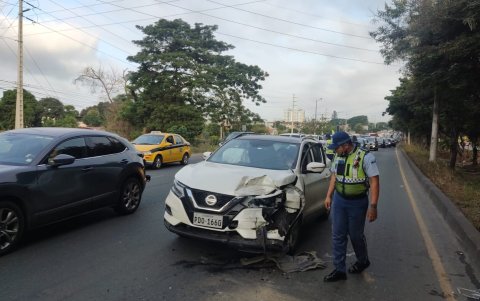 Uno de los vehículos afectados este 16 de junio en el lugar.