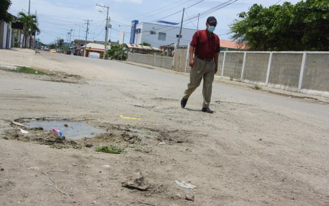 Baches. Huecos como los de la imagen es posible encontrar en el vecindario y en la avenida principal del balneario.