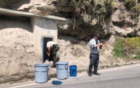 Policía. Los agentes recogieron los primeros indicios para dar con los delincuentes.