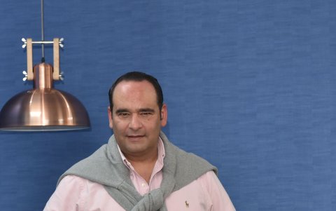 Christian maneja hace casi tres décadas la empresa Top Shows, muy popular en el país por la presentación en los conciertos de los artistas extranjeros.